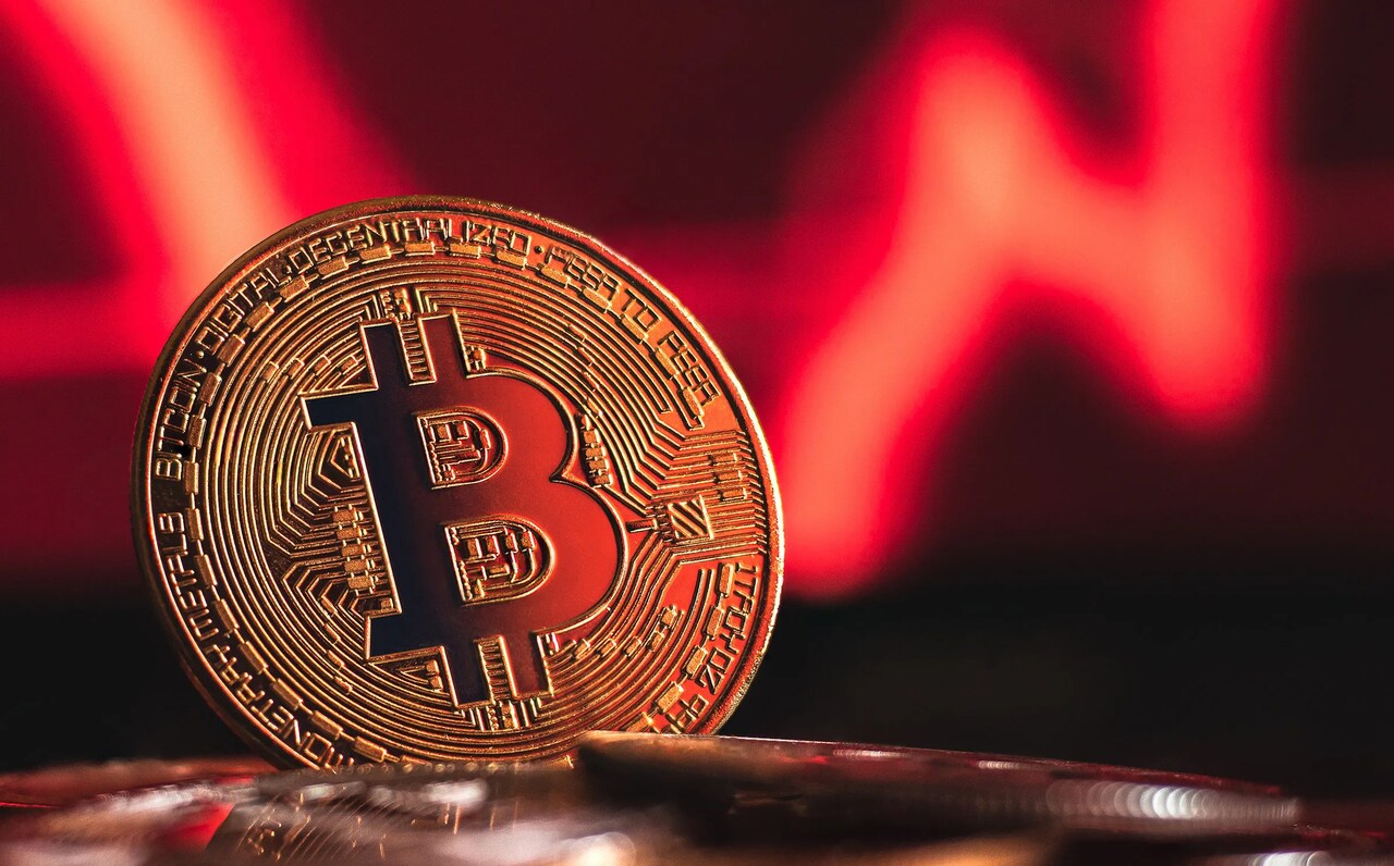 Bitcoin long-term holders selling